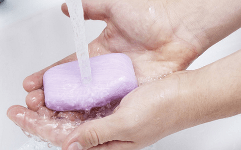 handen wassen om onderhuidse parasieten te voorkomen