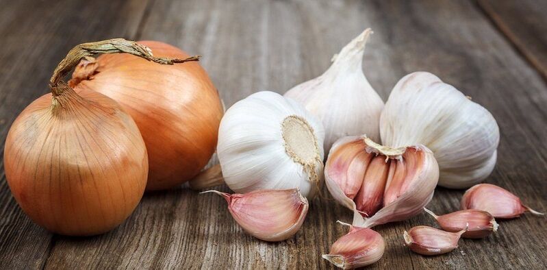 knoflook en uien om parasieten uit het lichaam te verwijderen